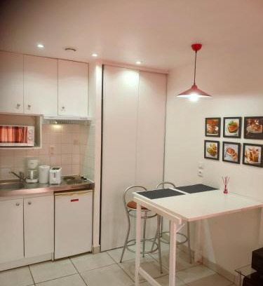 Cuffies Apartment | Budget-Friendly Stay at Rive Gauche with Restaurant Dining