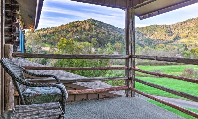 Cullowhee Villa | Inviting Cullowhee Lodge with River Access and Scenic Views