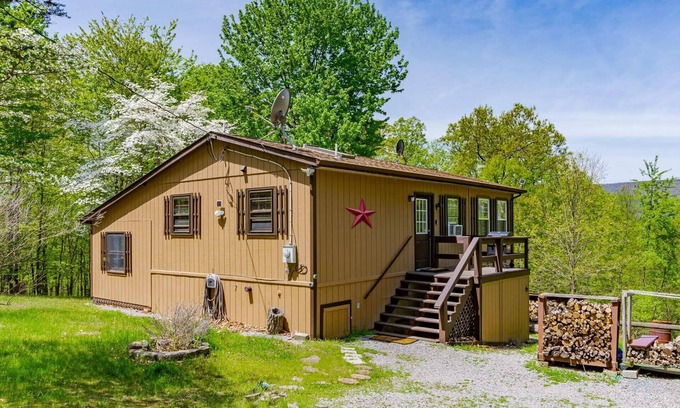 Berkeley Springs Cabin | Tranquil River Access Cabin with Hot Tub & Fire Pit