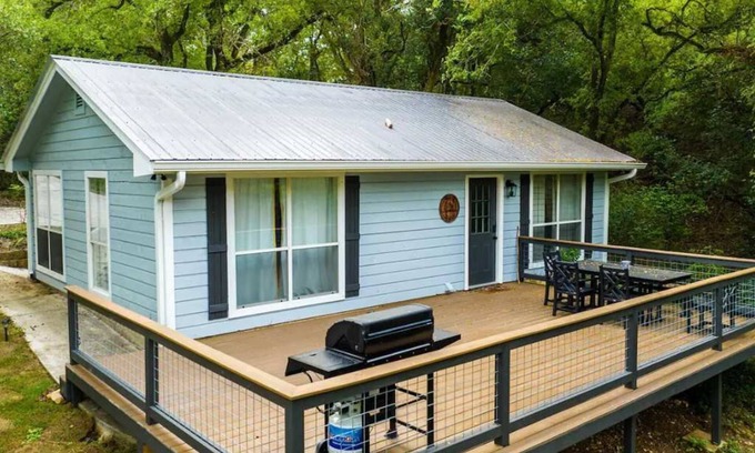 Kyle House | Inviting B's 2BD Bunkhouse with Scenic Blanco River Views