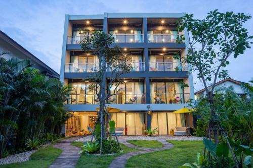 Pa Tan Hotel | Discover River Art Hotel: Guest Rated 9/10 with Unique Amenities