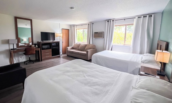 Baudette Hotel | Relaxing Stay at River Bend's Walleye Inn with Breakfast