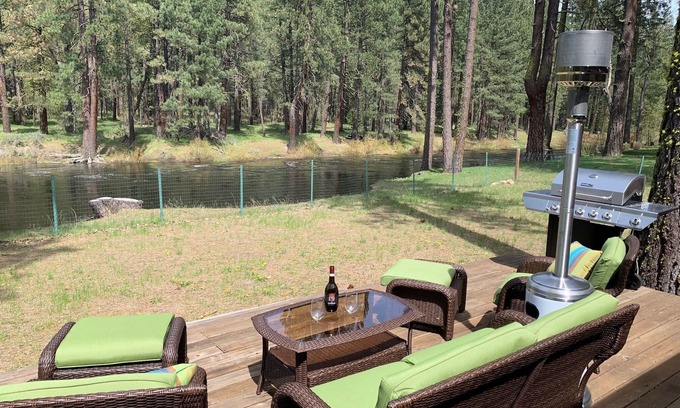 Plumas Eureka Estates House | River Cabin with Breathtaking Views & EV Charging Access