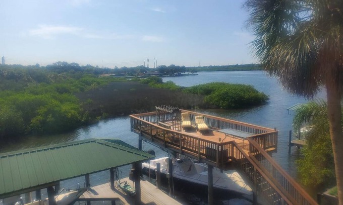 Riverview House | River Escape on the Alafia River - Pet Friendly & Family Fun