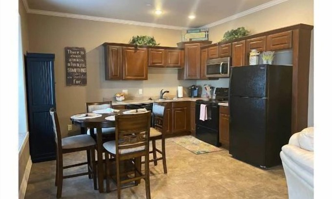 Alma House | Serene River Chase with Breakfast & Kitchen Amenities