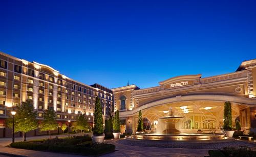 Lemay Hotel | Relaxing River City Casino and Hotel with Family-Friendly Amenities