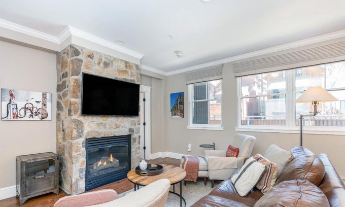 Telluride Apartment | Pet-Friendly River Club 101 Condo with Relaxing Hot Tub