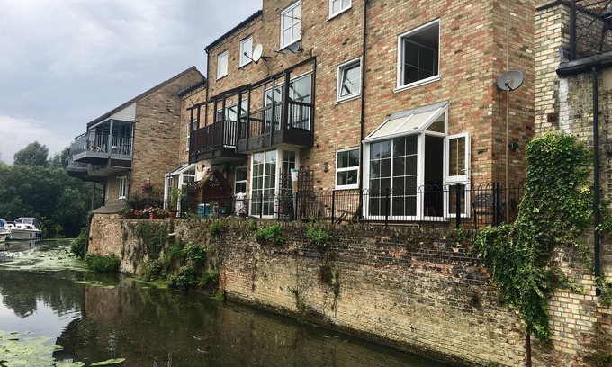 St Neots Apartment | Discover River Courtyard Apartment in St Neots