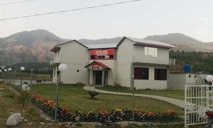 Khyber Pakhtunkhwa Hotel | Welcoming River Dine Hotel & Restaurant with Family Amenities