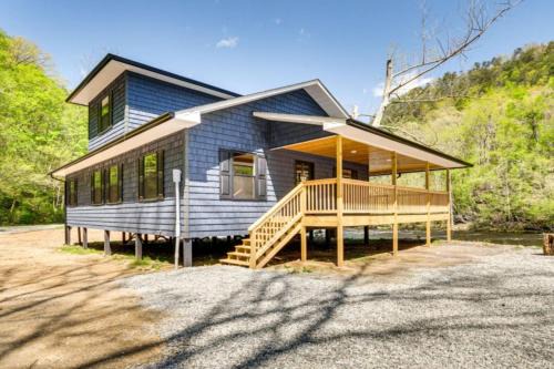 Tellico Plains House | River Escape River Front Cabin