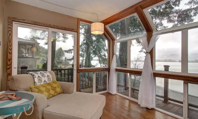 Cathlamet House | Perfect Family Retreat at River Front on Columbia River