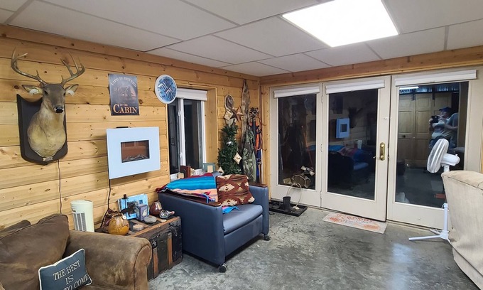 Mitchell House | Relaxing River Front Views with Family-Friendly Amenities