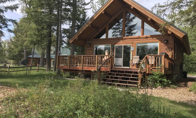 Kalispell Cabin | Pet-Friendly River-Front Cabin: Perfect Retreat for Adventures