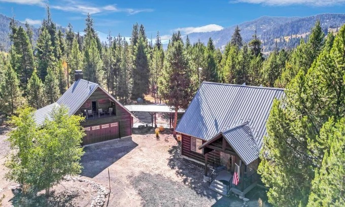 Corral Cabin | Tranquil River Cabin near National Forest with Ocean View