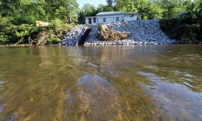 Marietta Cottage | River Front Cottage: Family & Pet-Friendly Retreat