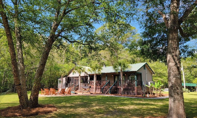 Ridgeville Cabin | Idyllic Riverfront Retreat with Kayaking & Pet-Friendly Amenities