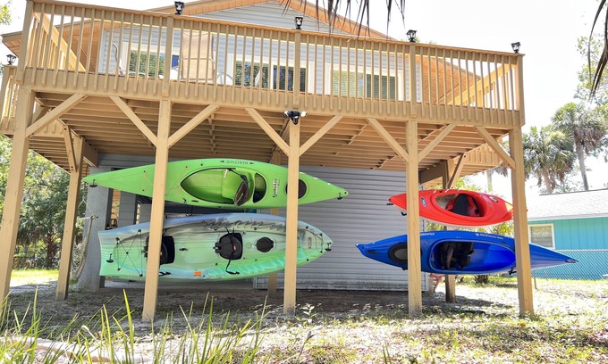 Weeki Wachee Gardens House | Waterfront Haven: Kayaks, Bikes, Fire Pit & Pet Friendly