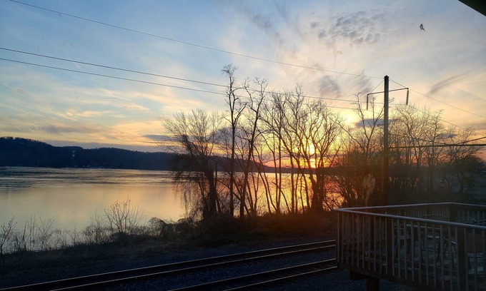 Columbia Apartment | Riverside Retreat with Breathtaking Views - Guest Rated 9.8