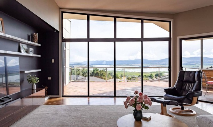 Riverside House | Top-Rated River Haven: Family-Friendly Riverside Retreat