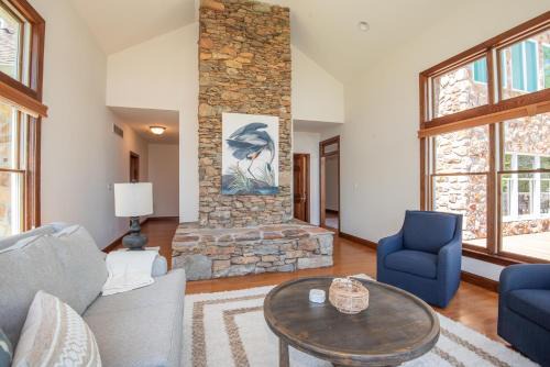 Cardiff House | River Haven Retreat with Inviting Hot Tub - Guest Rated 10/10
