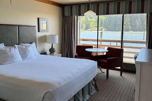 Florence Hotel | Discover River House Inn: A Family-Friendly 4-Star Retreat