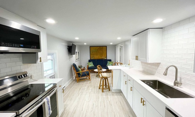 Clayton Condo | Inviting 1-BR Condo at Cottages on James with Breakfast
