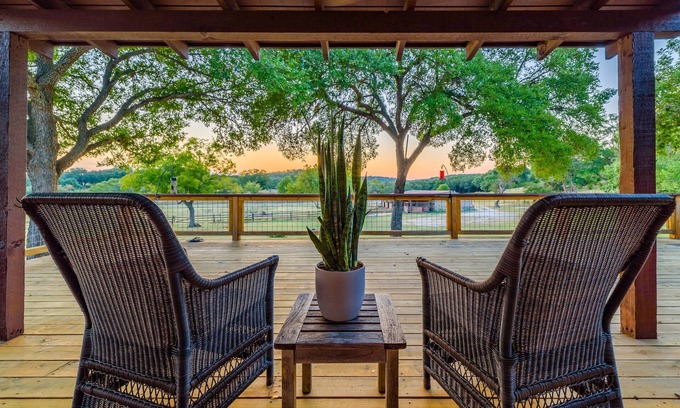 Ingram House | Relaxing River Resort with Pool, Lake Views & Hot Tub