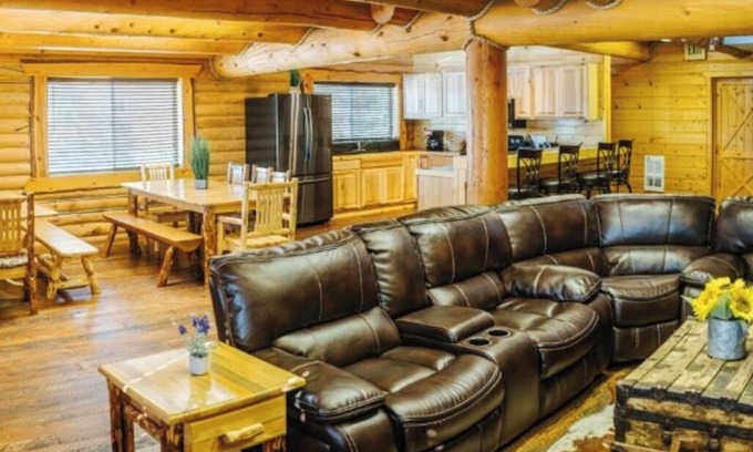 Last Chance Cabin | River Lodge Family Cabin - Unwind by nature's beauty!