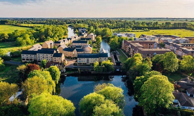 St Neots Apartment | Family-Friendly Rivermeadow View Apartment at Skipper Way