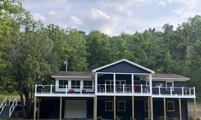 High View House | Scenic River Perch: Private Retreat with Exceptional Amenities