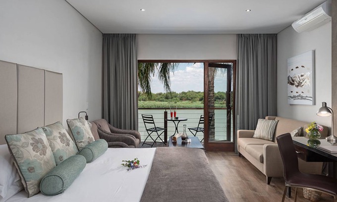 Upington Bed & Breakfast | Relaxing River Place Manor - Superior Double Room Awaits