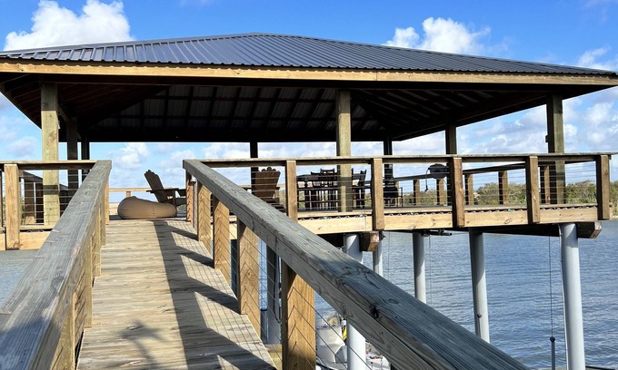 Elmaton House | River Rendezvous: Newly Renovated with Ocean Views