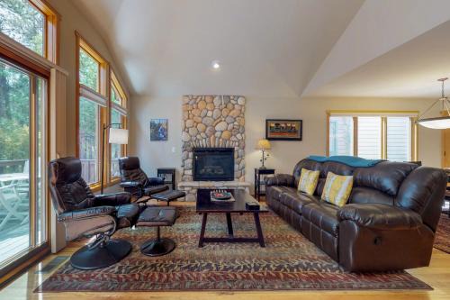 Estes Park Apartment | Inviting River Retreat - Family-Friendly Getaway Awaits