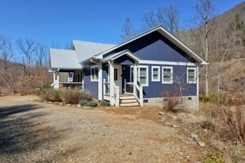 Franklin House | Tranquil River Retreat: Guest Rated 10/10 & Child Friendly