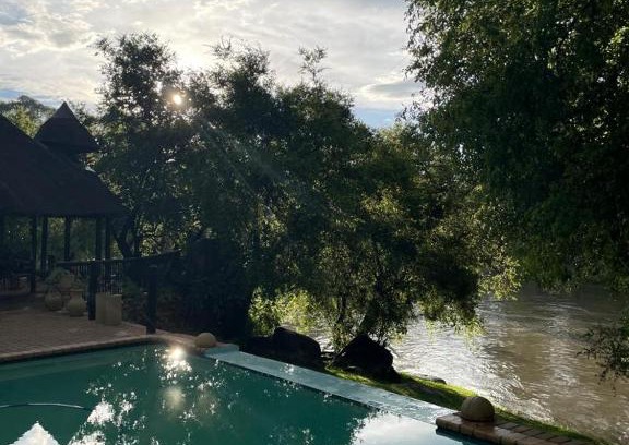 Vredefort House | River Rock Lodge: 4-Star Retreat with Pet-Friendly Amenities