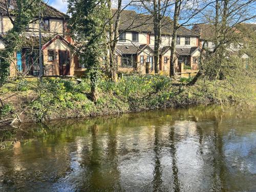 Fakenham House | Unforgettable Stays at River Rose - Rated 10/10 for Families