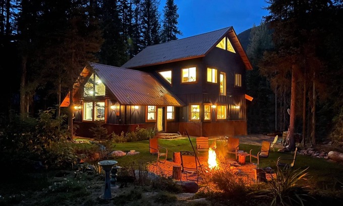 Pinnacle House | River Run Lodge: Your Quiet Escape Near Glacier National Park