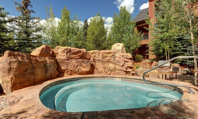 River Run Condo | River Run | Inviting 2BR Condo with Pool & Fireplace