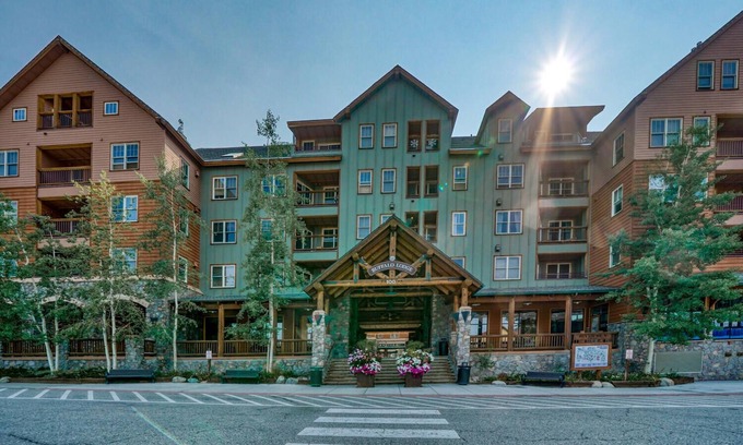Dillon Condo | Premier River Run Village: Walk to Gondola & Enjoy Pool Access