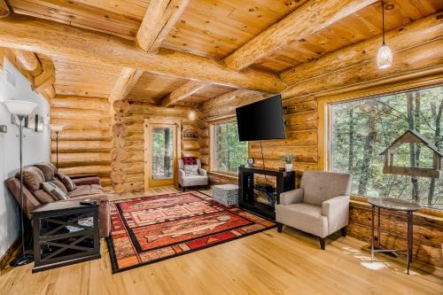 Thompsonville House | Perfect Retreat at River's Bend with Hot Tub & Family Fun