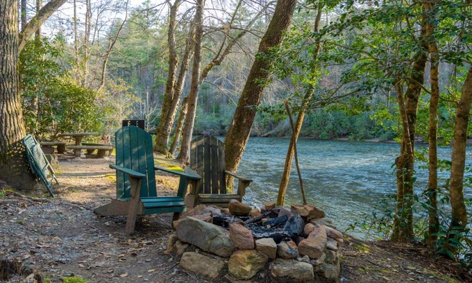 Blue Ridge House | Riverside Retreat with Hot Tub & Family-Friendly Atmosphere