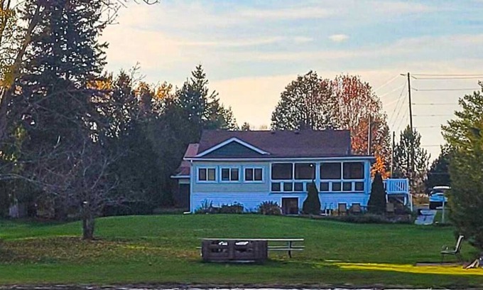 Alban Cottage | River's Rest - Affordable 3BR Waterfront Cottage w/ Foosball, Air Hockey, Canoe