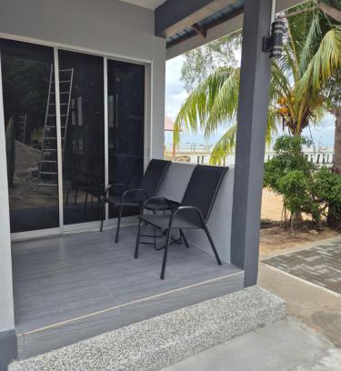 Tioman Island Bed & Breakfast | River Side Chalet Tioman