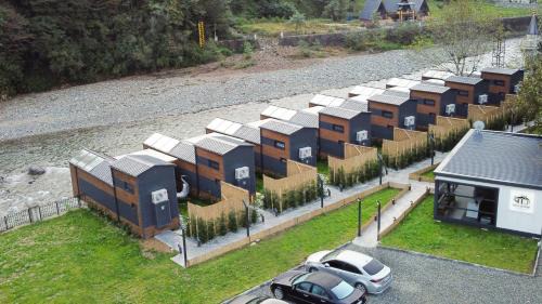Ardesen Hotel | Tranquil River Side TinyHouse - Rated 9/10, Family Friendly