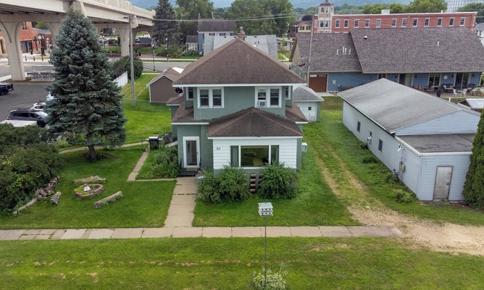 Wabasha House | Riverside 3-Bedroom Retreat in Downtown Wabasha, MN