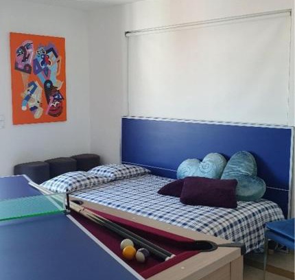 Pragal House | Scenic River View Retreat Steps from the Beach - Almada