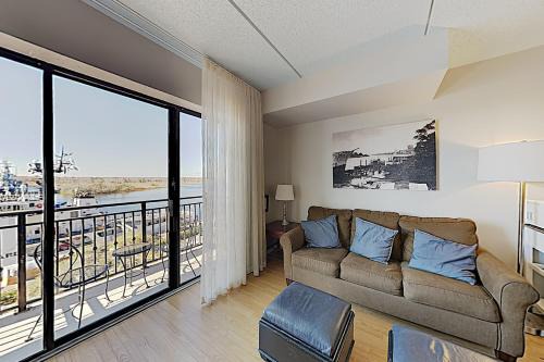 Wilmington Historic District Apartment | Scenic River View Condo A - Family-Friendly Retreat