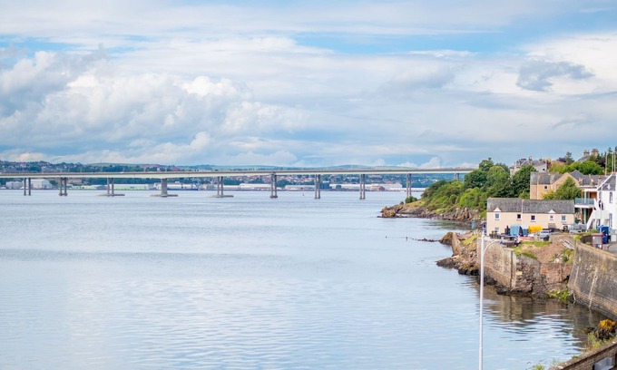 Newport-On-Tay Cottage | Experience River View Cottage with Hot Tub near St Andrews