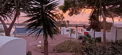 Port Beaufort Apartment | Pet-Friendly River View Cottage with Pool & Oceanfront Bliss