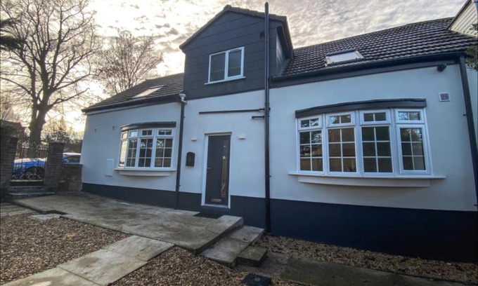 Spalding Apartment | Scenic River View Cottage by Bella Homes for Families